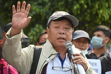 १०० रुपैयाँमाथिको सामानमा भन्सार लाउने सरकारको नीतिको महावीर पुनले गरे विरोध